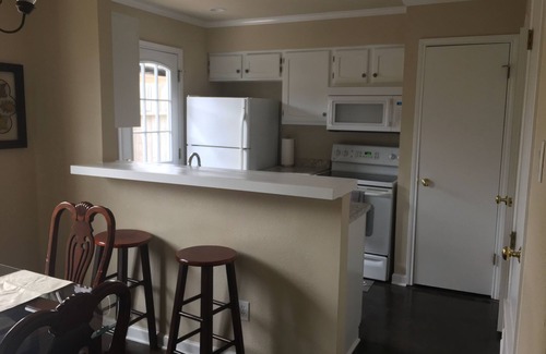 South Side House | Beautiful Family-Friendly Townhouse