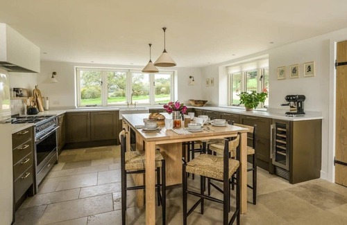 South Cadbury House | Beautiful Farmhouse & Garden in Heart of Somerset