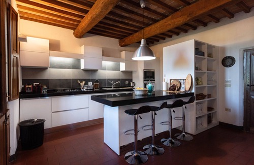 Siena House | Beautiful farmhouse nestled in very sweet hills just a few minutes from Siena