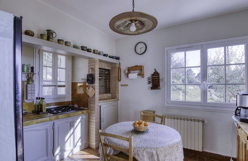 Le Beausset House | Beautiful private villa for 6 guests with A/C, private pool, TV and terrace