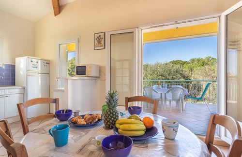 Six-Fours-les-Plages Apartment | Beautiful apartment for 4 people with WIFI, TV and terrace