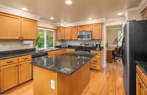 Sammamish House | Beautiful Fully Furnished Home in Sammamish