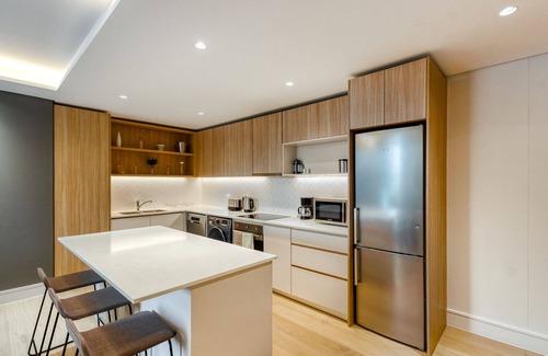 Sea Point Apartment | Beautiful furnished apartment in Sea Point, Cape Town.