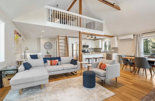 Grantham House | Beautiful Golf Course Home in Eastman