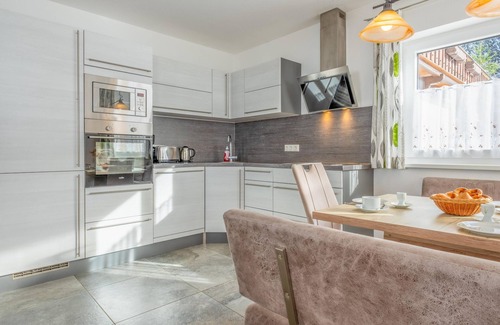 Grundau Apartment | Beautiful group accommodation near the ski lift