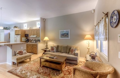 Civano House | Beautiful Green Rincon Foothills Home