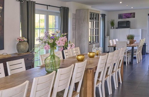 Trou de Bra House | Beautiful group home with huge garden