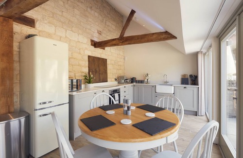Gloucester House | Beautiful Hay Barn Conversion With Large Patio