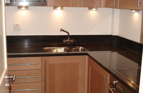 Royal Borough of Kensington and Chelsea Apartment | Beautiful heaven @ High Street Kensington Tube Station, incl. weekly cleaning