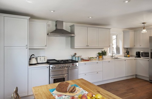 Chalford House | Beautiful hill side house with stunning valley view in the centre of Cotswolds