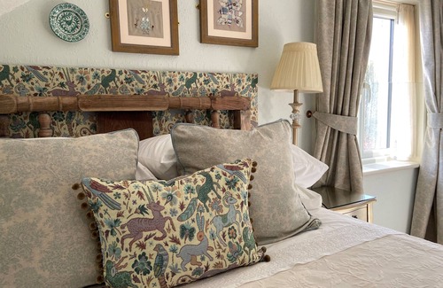 Baldoyle Bed & Breakfast | Beautiful Historic Cottage by the Irish Sea, 15 min from Dublin Centre/Airport