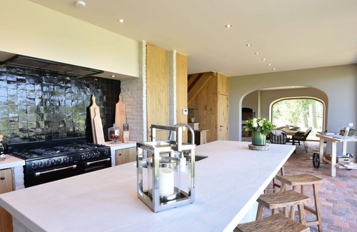 Sint-Jacobskapelle House | Beautiful Holiday Home in Diksmuide with Terrace, Garden