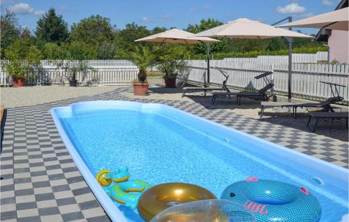 Durdevac House | Beautiful Home In Budrovac With Wi-Fi