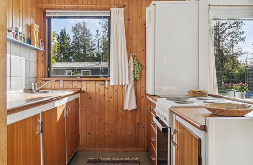Fjellerup House | Beautiful home in Glesborg with WiFi
