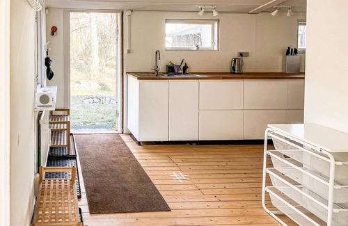 Loderup House | Beautiful home in Löderup with kitchen