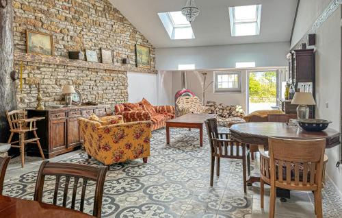 Pressigny House | Beautiful Home In Pressigny With Wifi