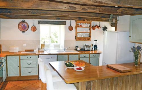 Sougeal House | Beautiful Home In Sougeal With Kitchen