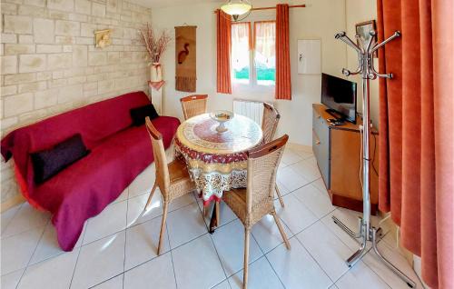 Bagnault House | Beautiful Home In Souvigne With Wifi