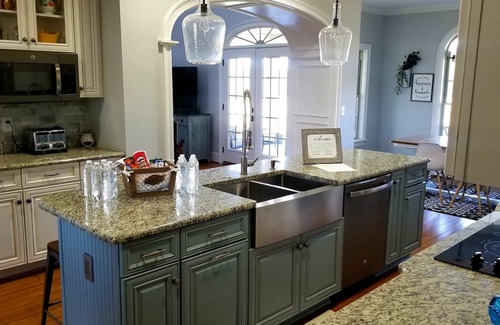 Lexington House | Beautiful Home located on 34 acres conveniently located 1.5 miles from I-85.