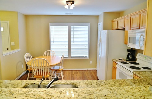East Forest House | Beautiful Home Near Uptown and South Park Mall