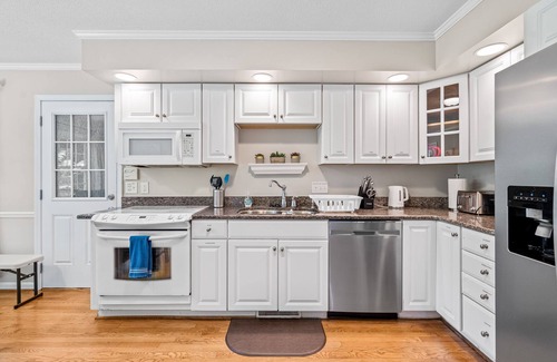 Elon College House | Beautiful Home Walking Distance to Elon University