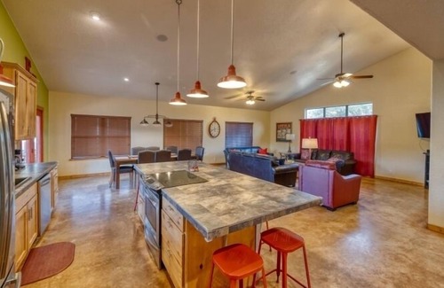 Sabinal House | Beautiful home with a pool