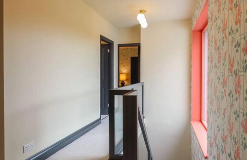 Royston House | Beautiful home with hot tub near Cambridge