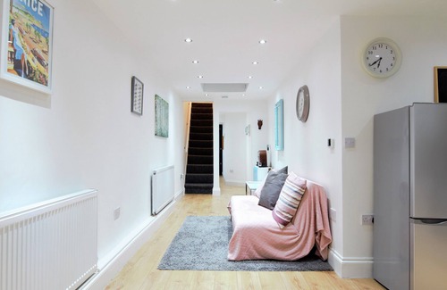 Peninsula House | BEAUTIFUL HOMELY 2 BEDROOM APARTMENT IN THE HEART OF GREENWICH