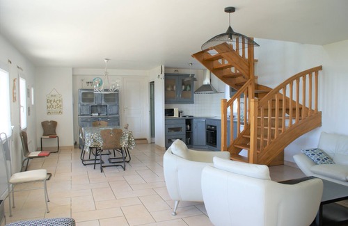 Plouhinec House | Beautiful house, beach walk, enclosed garden, wifi