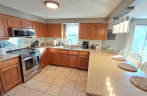 Roseville House | Beautiful house centrally located on .5 Acres