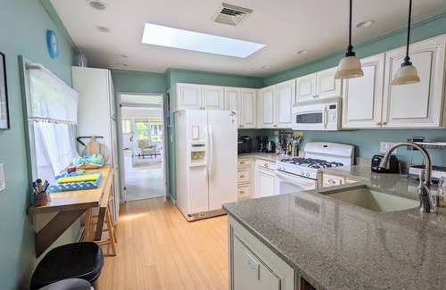 Mattituck House | Beautiful house, large private yard, only two minutes walk from private beach