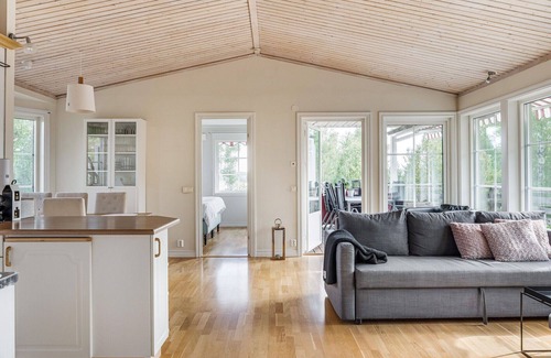 Knutby House | Beautiful house next to Burvik Golf of a high standard with a lake view | SE13010