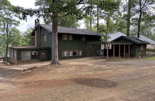 Negreet House | Beautiful House On The Lake