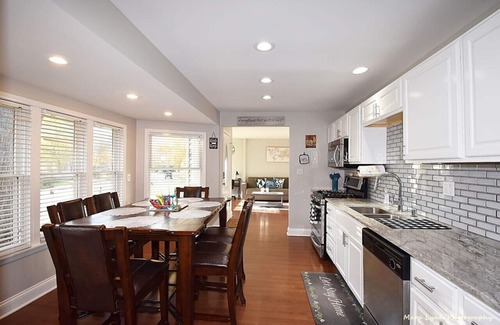Carpentersville House | Beautiful house for 12~Games Room ~Pet friendly