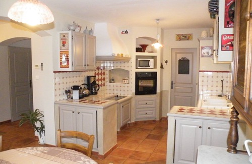 Connaux Villa | Beautiful house with private heated infinity pool 16 km from Uzes