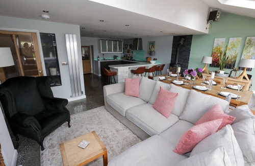 Haverfordwest House | Beautiful house within a Pembrokeshire estuary village
