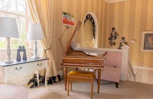 Morningside House | Beautiful King En-Suite Private Bedroom in a Gorgeous Victorian House