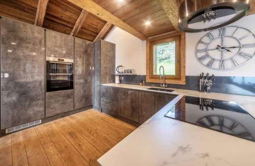 Saint-Jean-dʼAulps Ski Chalet | Beautiful luxury chalet with hot tub and stunning panoramic mountain views