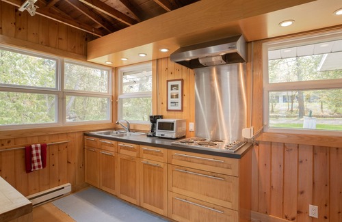 Kincardine Cottage | Beautiful Lake Front Cottage