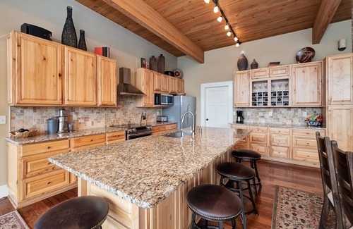 Cullman House | Beautiful Lake House with Breathtaking Views all Year!