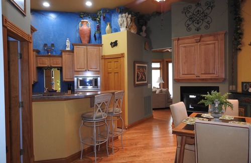 Lexington House | Beautiful lake view on private cul-de-sac!