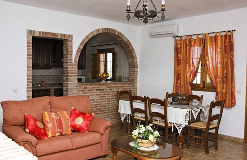 Iznajar House | Beautiful Lake Views House with Lovely Paved Garden