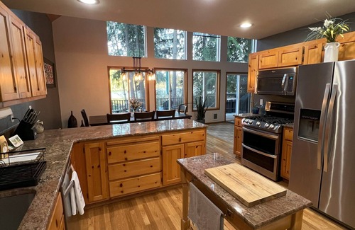 Lake Roesiger House | Beautiful lakefront Casa del Lago on Lake Roesiger
