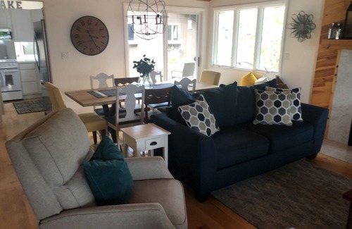 Florence House | Beautiful Lakefront Cottage Just Steps From The Water On Keyes Lake