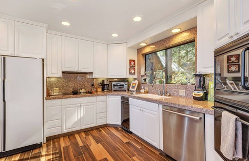 Lincoln Park House | Beautiful Lakefront Home with Pier and Buoy.