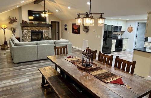 Branson House | Beautiful Lakefront Home - Private Boat Dock & Hot Tub - 5 Min to Branson Landing!