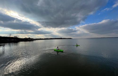 West Tawakoni House | Beautiful lakefront house in private woods