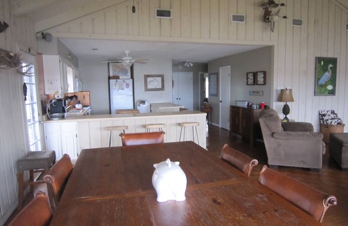 Horseshoe Lake House | Beautiful Lakefront property with private dock near downtown Memphis.
