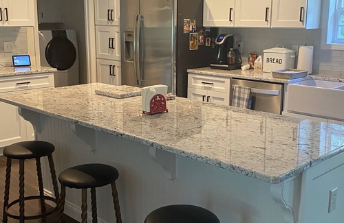 Moneta House | Beautiful Lakefront property in a nice neighborhood close to bridge