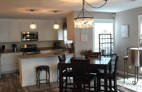 Mid America Condo | Beautiful Lakefront View on Lake Hamilton with a Covered Boat Slip. 2br 2bath